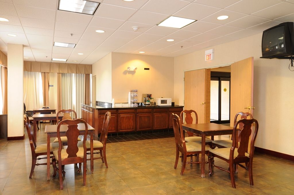 Days Inn By Wyndham Calumet Park Restaurant photo