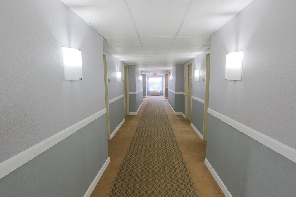 Days Inn By Wyndham Calumet Park Exterior photo